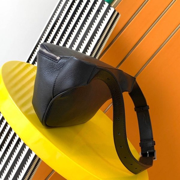 YSL CLASSIC MONOGRAM BELT BAG IN SOFT LAMBSKIN - Image 3