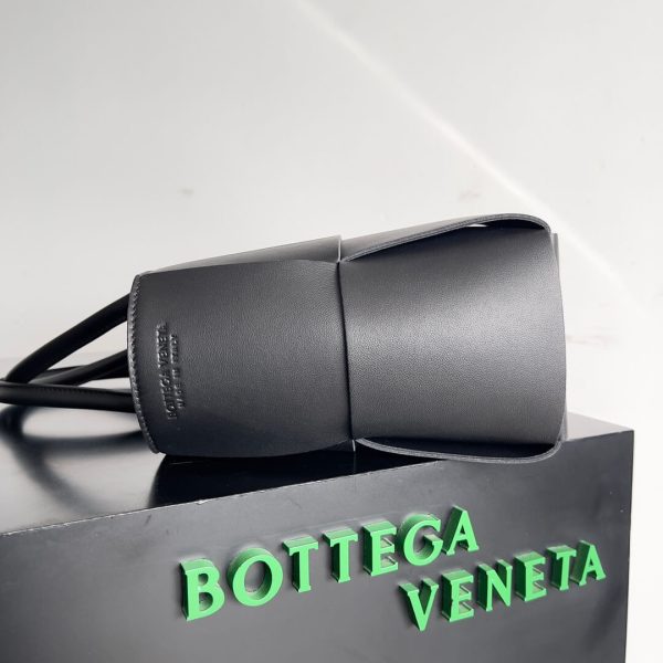 Bottega Veneta Small Arco Tote - Image 3