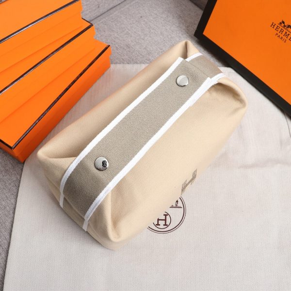 Hermes toiletery bag - Image 4