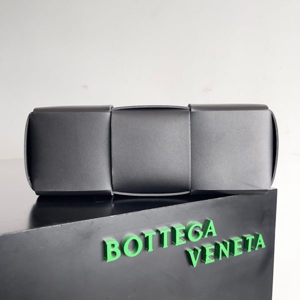 Bottega Veneta Small Arco Tote - Image 4