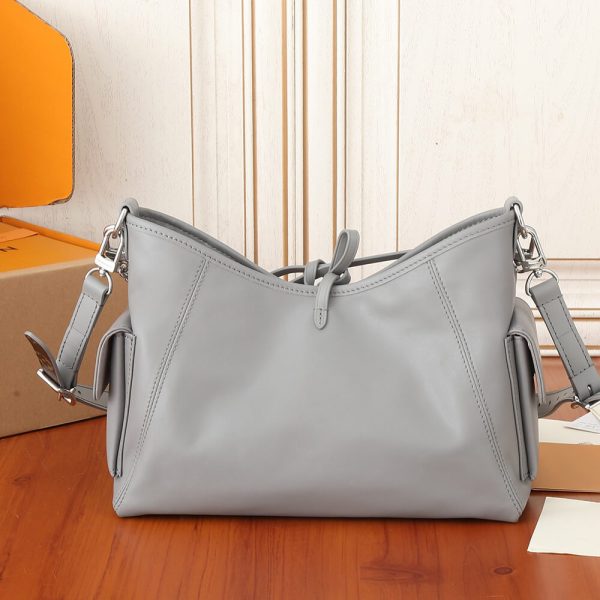 LV CarryAll Cargo Vibe PM - Image 4