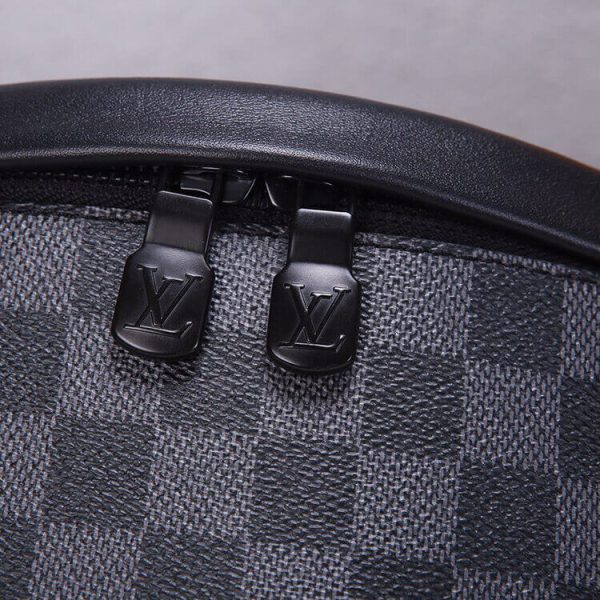 LV Discovery Bumbag - Image 5