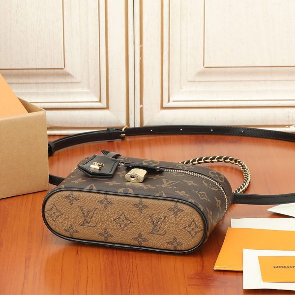 LV Vanity Chain Pouch - Image 5