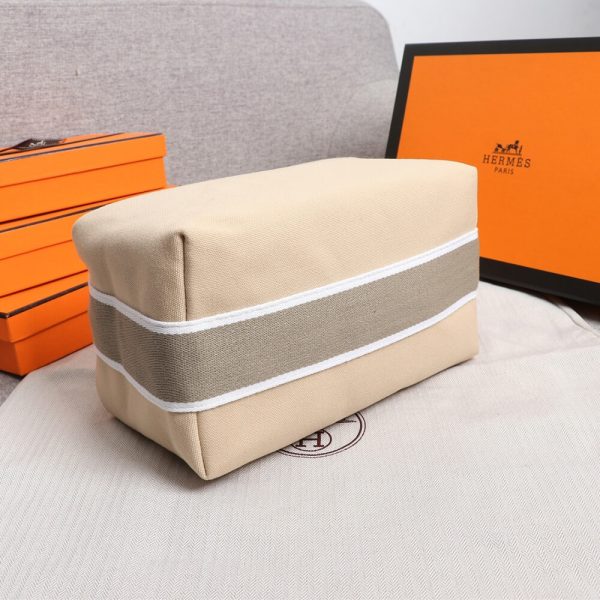 Hermes toiletery bag - Image 5