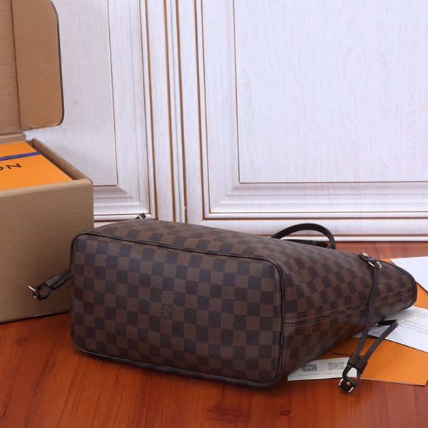 LV Neverfull MM Tote - Image 5