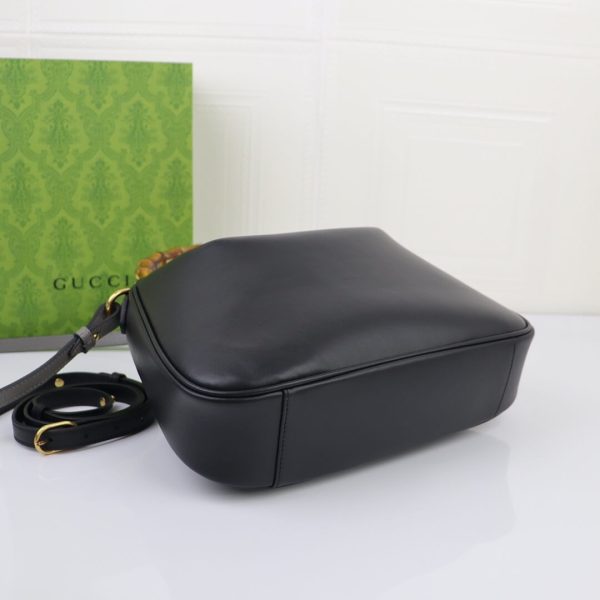 Gucci Diana Medium Shoulder Bag - Image 6