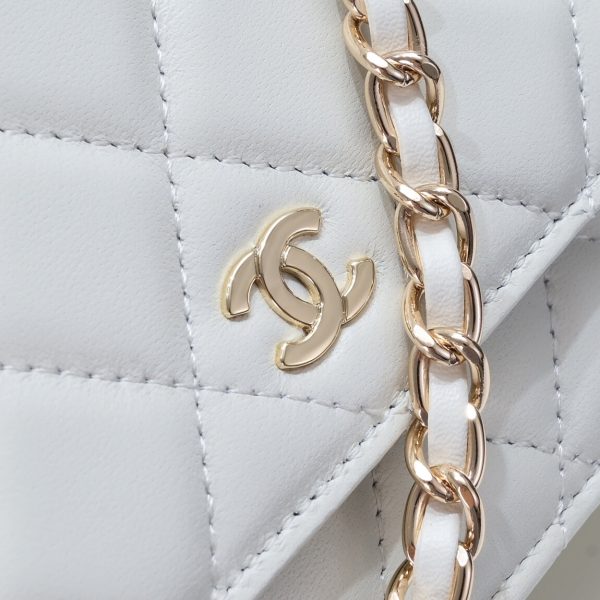 Chanel classic chain wallet - Image 6