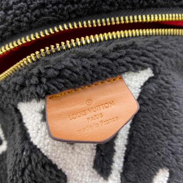 LV BUMBAG waist bag(high-end grade) - Image 6