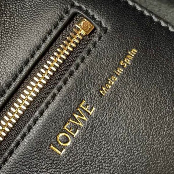 Loewe Medium Squeeze bag in nappa lambskin - Image 6