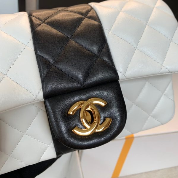 CHANEL MINI FLAP BAG - Image 6