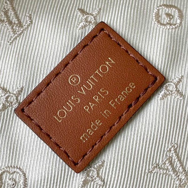 LV BUMBAG waist bag(high-end grade) - Image 7