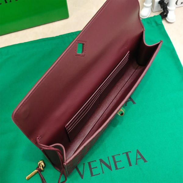 Bottega Veneta Andiamo Clutch(HIGH-END GRADE) - Image 8