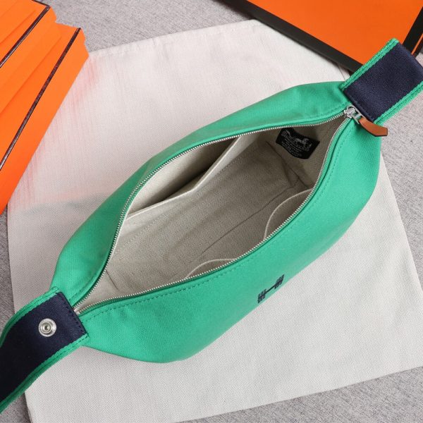 Hermes toiletery bag - Image 8