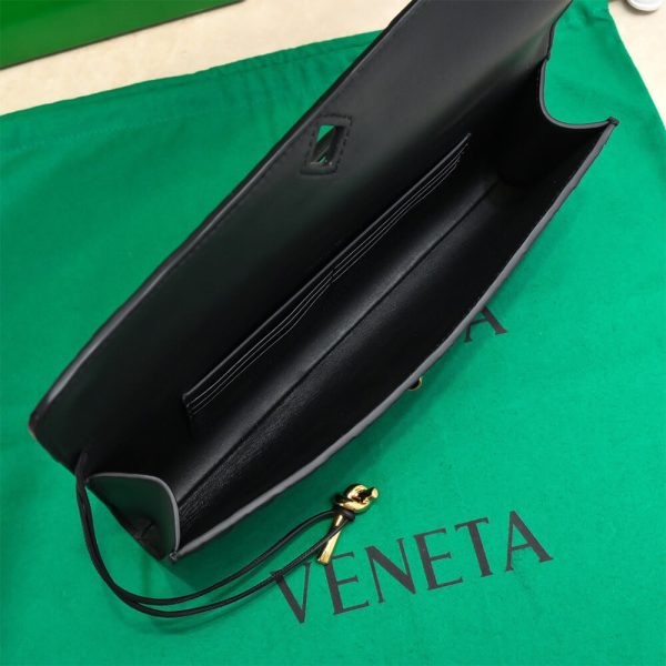 Bottega Veneta Andiamo Clutch(HIGH-END GRADE) - Image 8