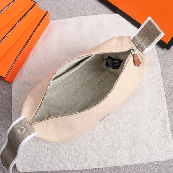 Hermes toiletery bag - Image 8