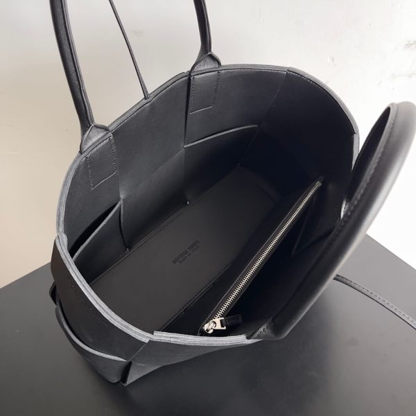 Bottega Veneta Small Arco Tote - Image 8