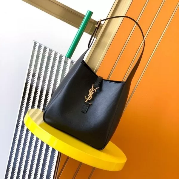 YSL LE 5 ? 7 supple SMALL IN GRAINED LEATHER - Image 2