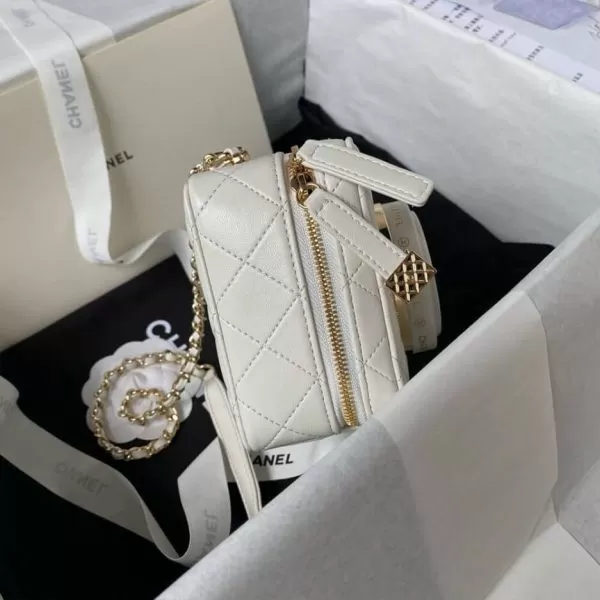 CHANEL CAMERA BAG - Image 3