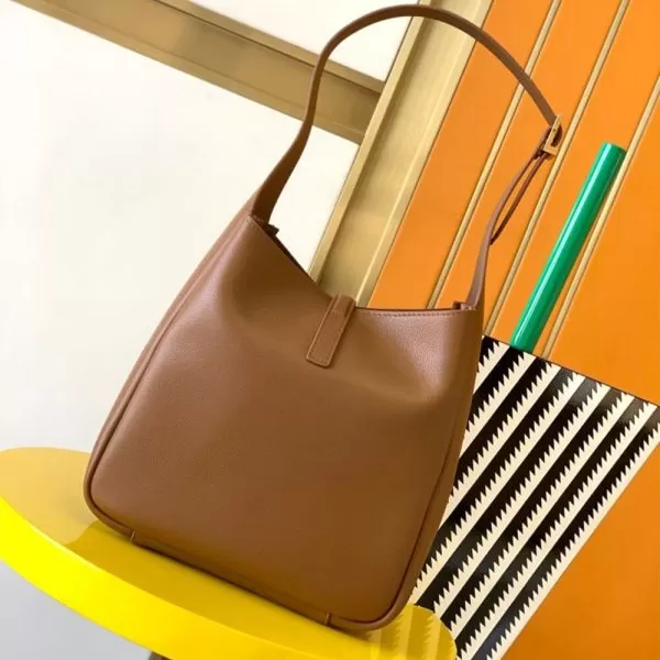 YSL LE 5 ? 7 supple SMALL IN GRAINED LEATHER - Image 4