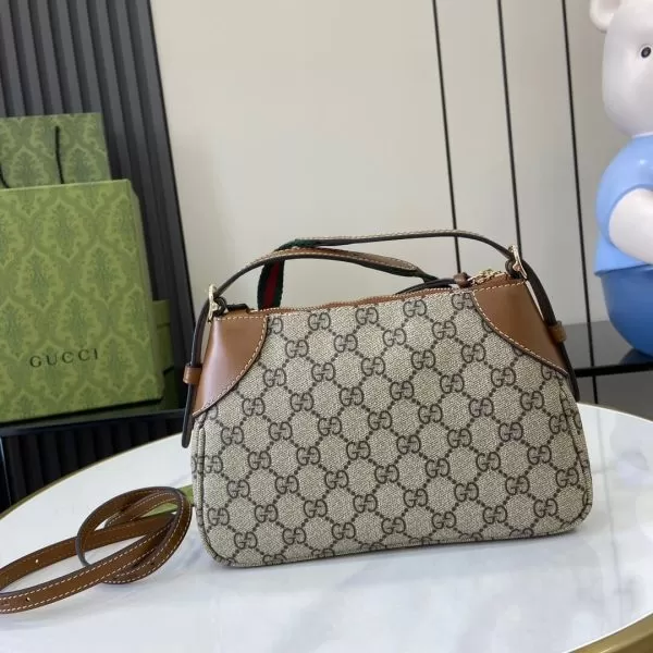 GG Emblem small shoulder bag - Image 4