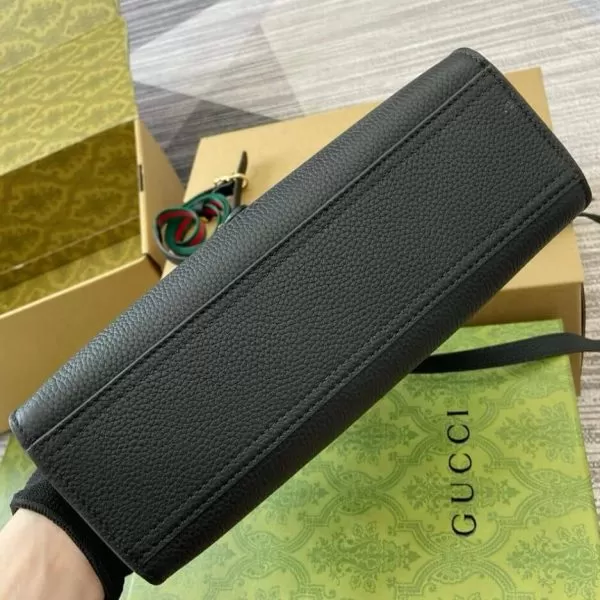 GUCCI SMALL TOTE BAG WITH HOOK CLOSURE - Image 5