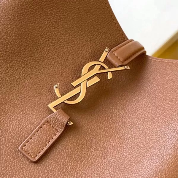 YSL LE 5 ? 7 supple SMALL IN GRAINED LEATHER - Image 6