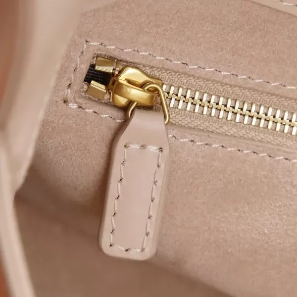 YSL LE 5 ? 7 bag in smooth leather - Image 7