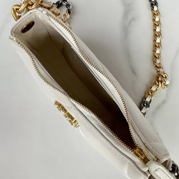 CHANEL 19 chain bag - Image 9